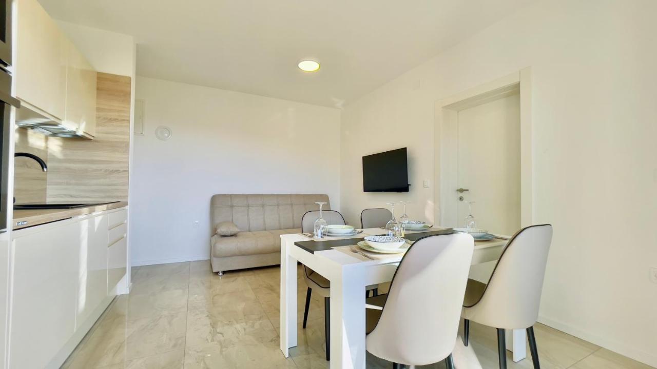 Apartments Sunflower Драмал Екстериор снимка