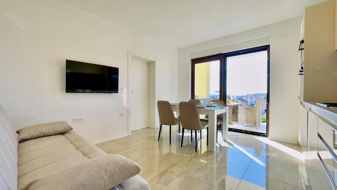 Apartments Sunflower Драмал Екстериор снимка